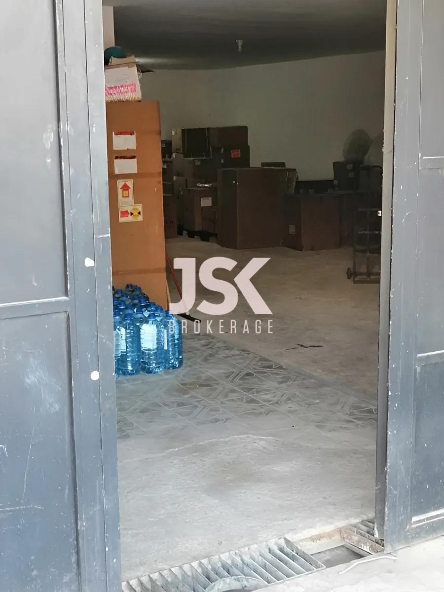 Warehouse for Sale in Roumieh
