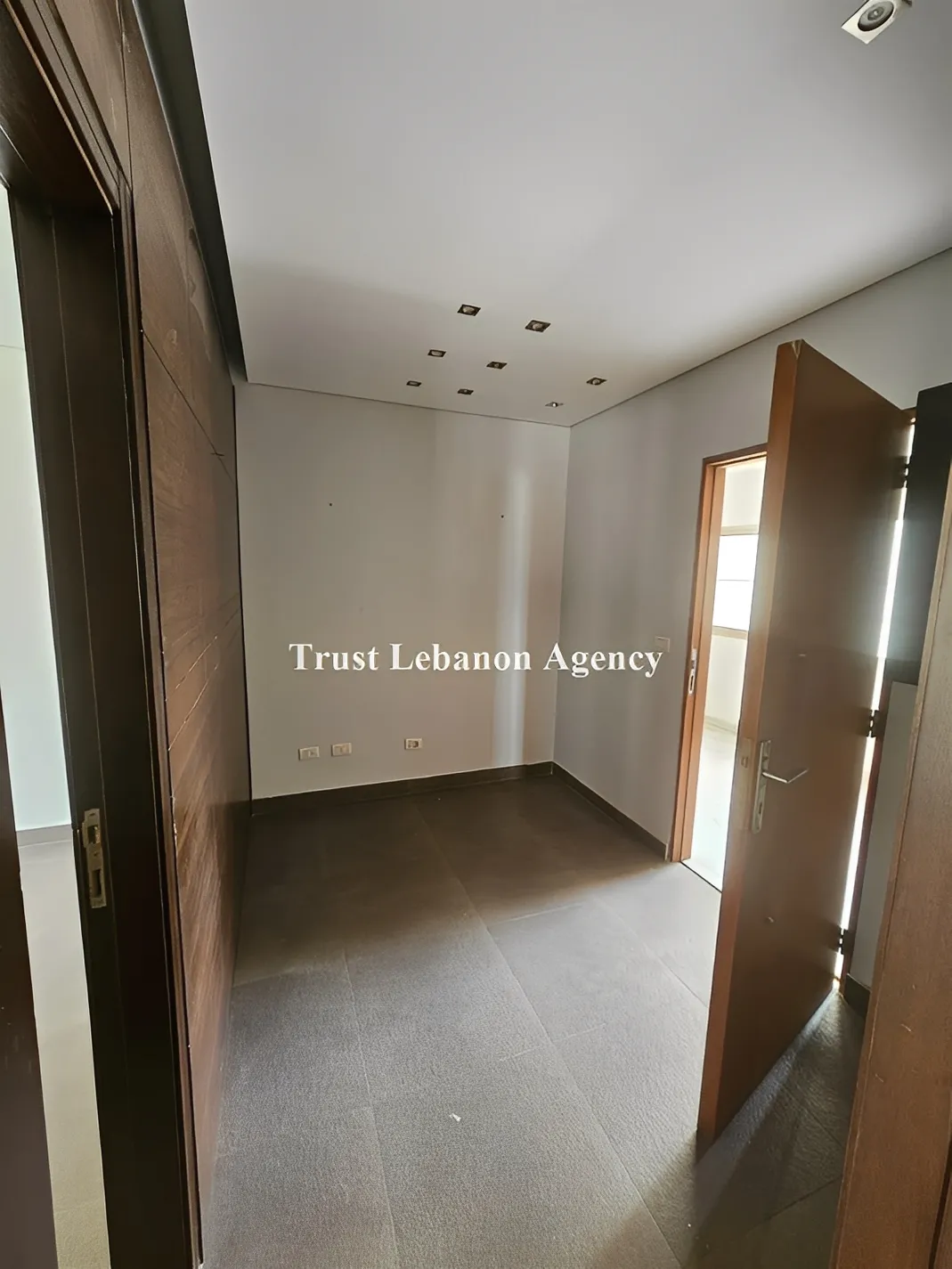 Office for rent in Achrafieh, Mar Michael