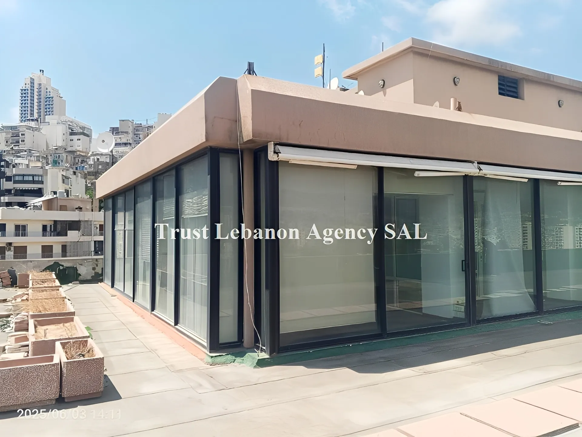Office for rent in Beirut, Corniche El Nahr