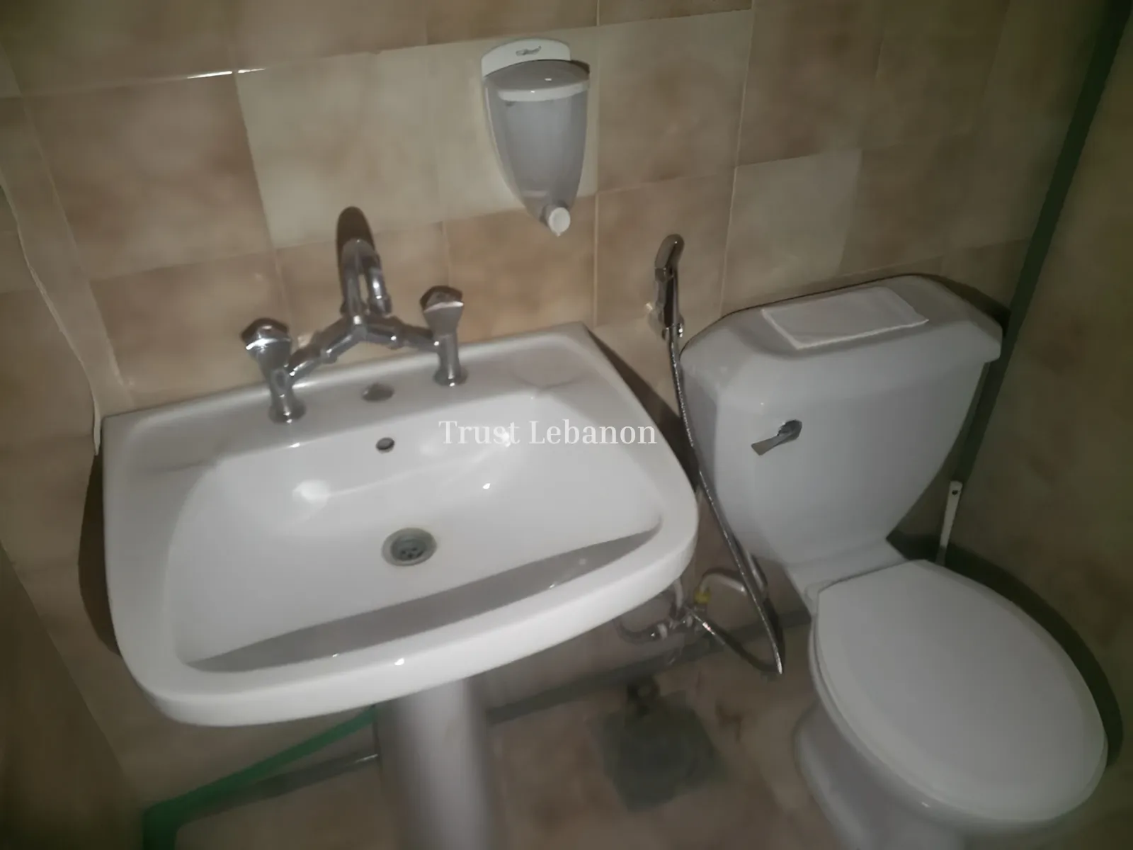 Office for rent in Daoura, Lebanon