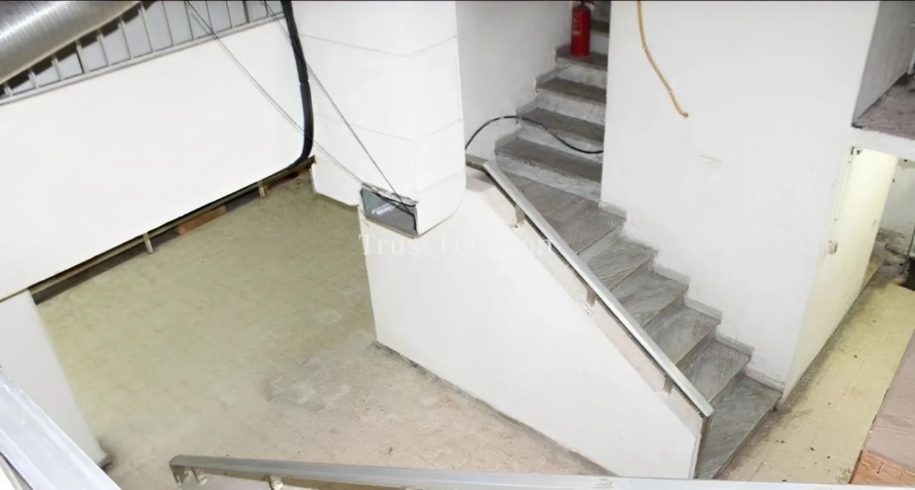 Warehouse for sale in Salim Salam, Bayrut, Lebanon