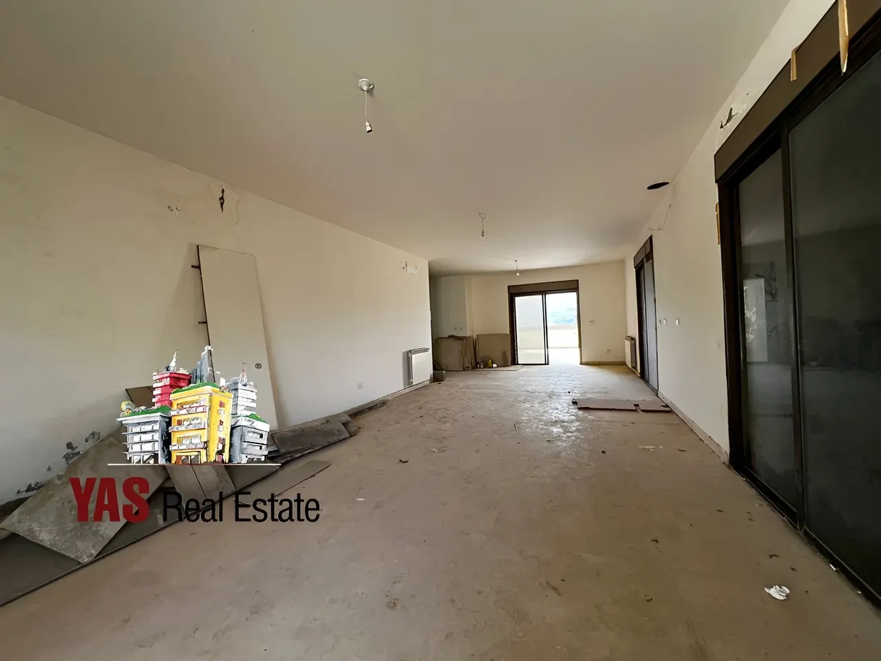 Apartment for Sale in Ballouneh - 4 bed, 6 bath