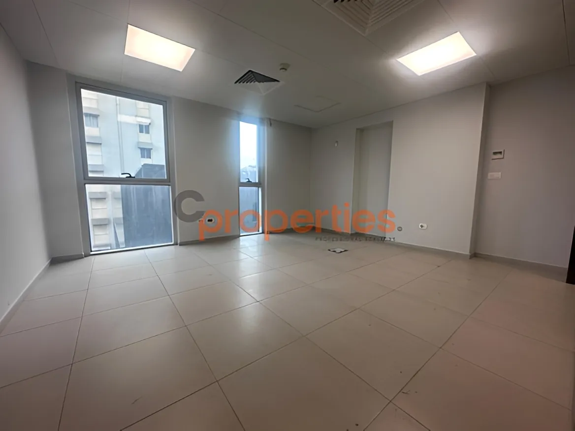 Office for rent in Ramleh Al Bayda, Beirut, Lebanon