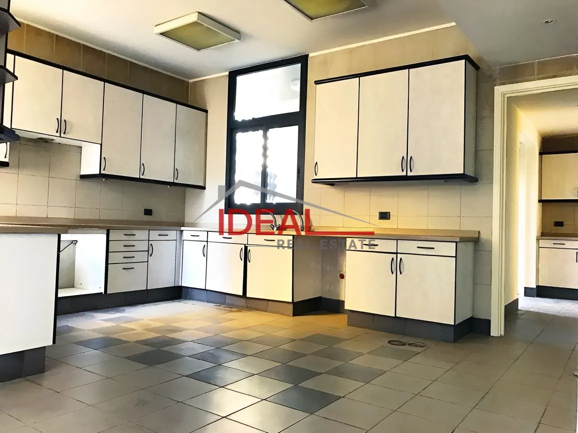 Apartment for sale in Verdun, Bayrut, Lebanon - 4 bed, 3 bath