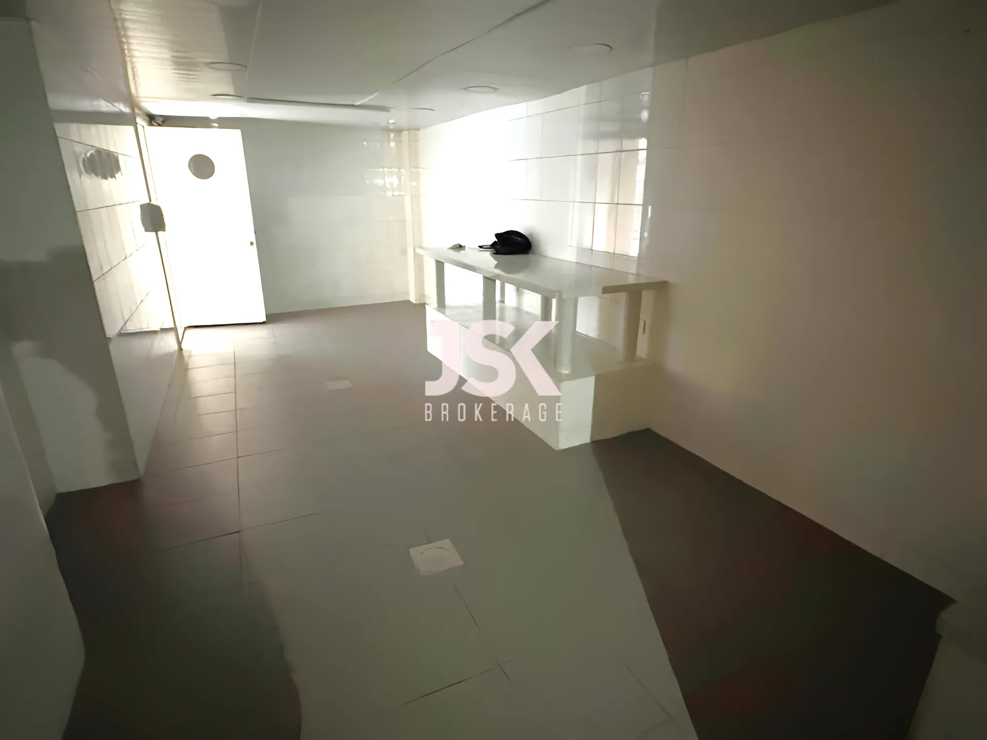 Office for Rent in Ras