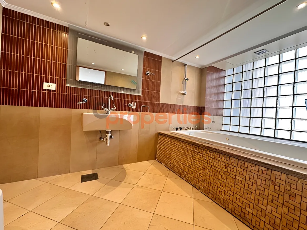 Apartment for rent in Ramleh Al Bayda, Beirut, Lebanon