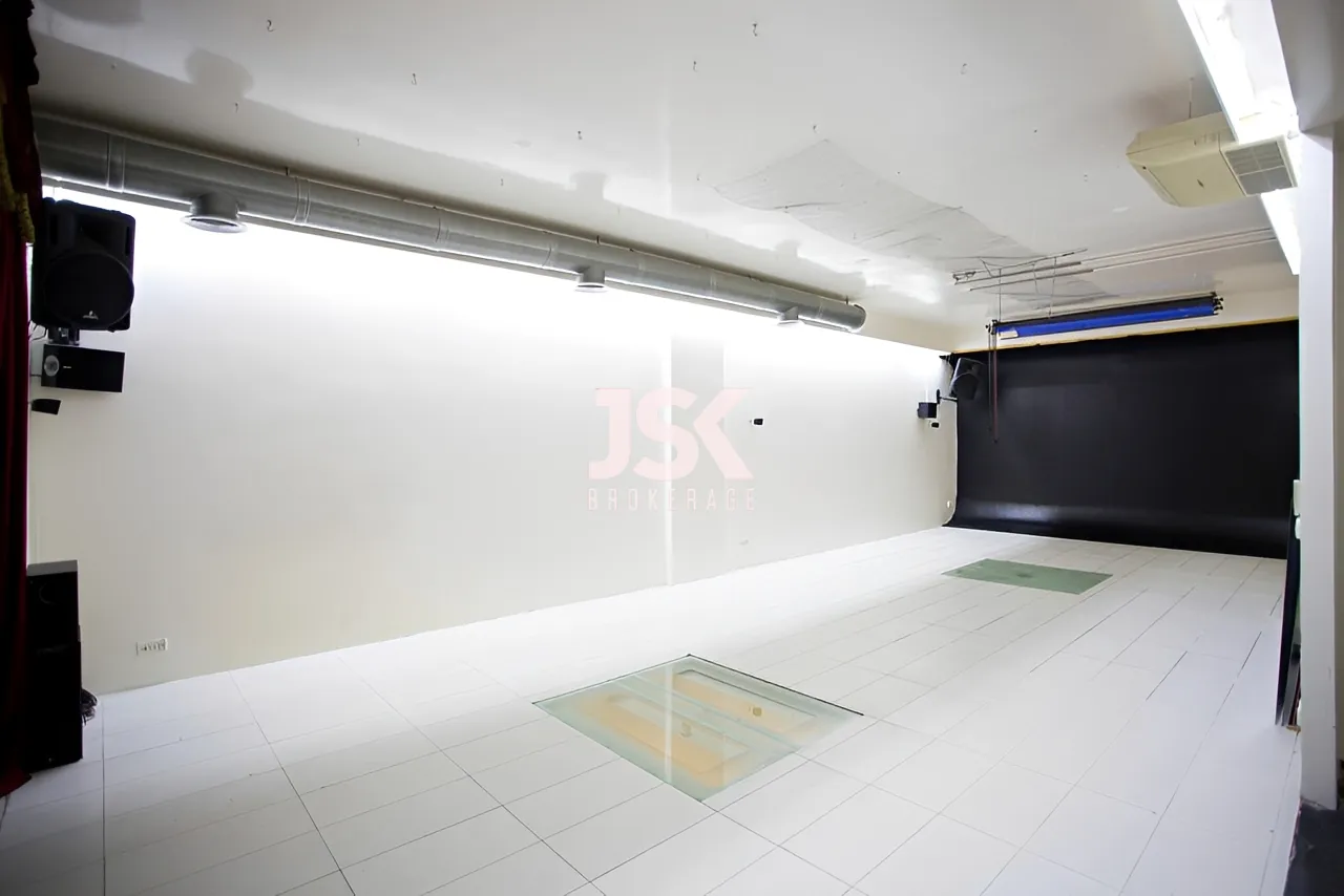 Office for Sale in Horch Tabet