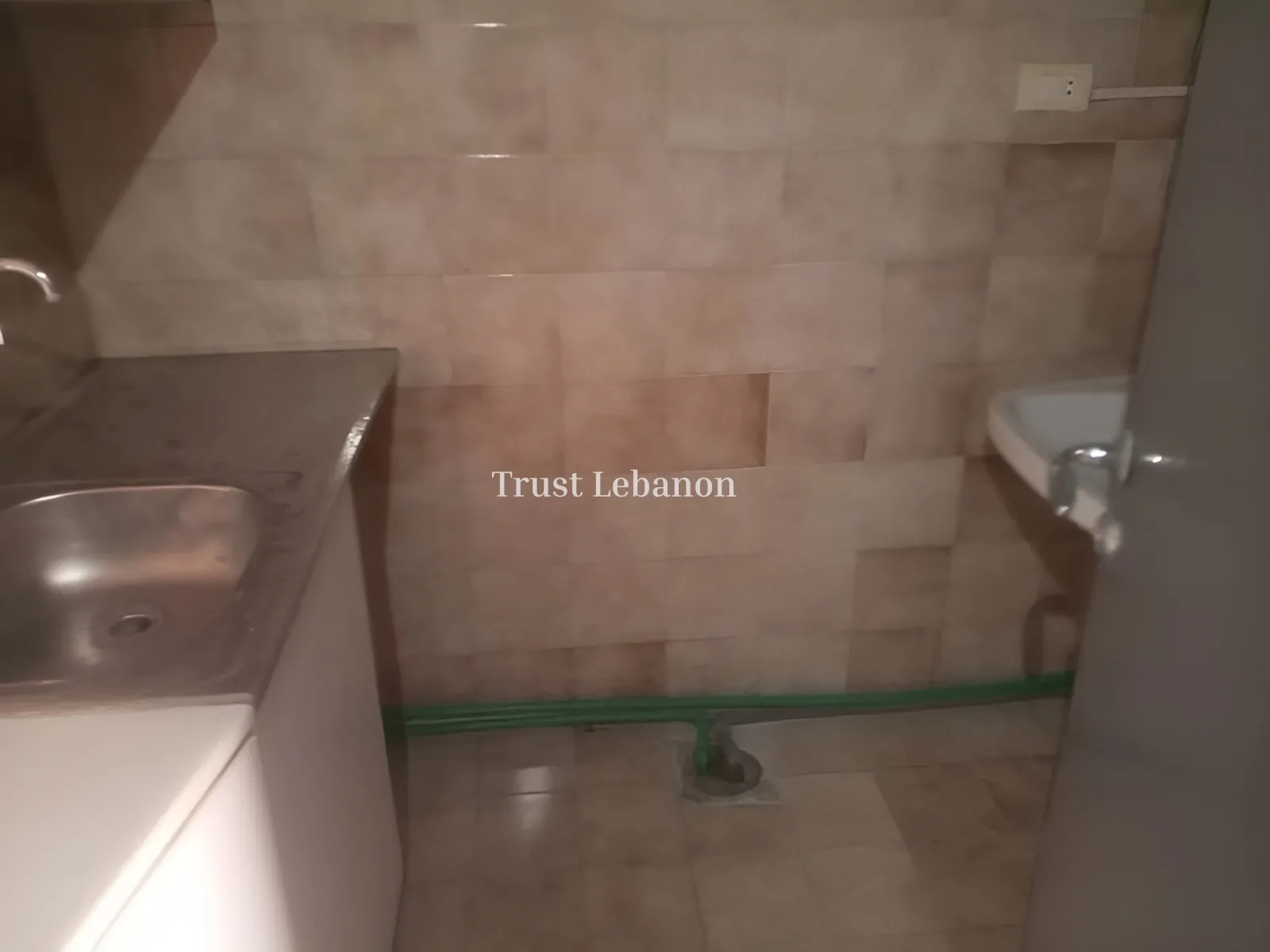 Office for rent in Daoura, Lebanon