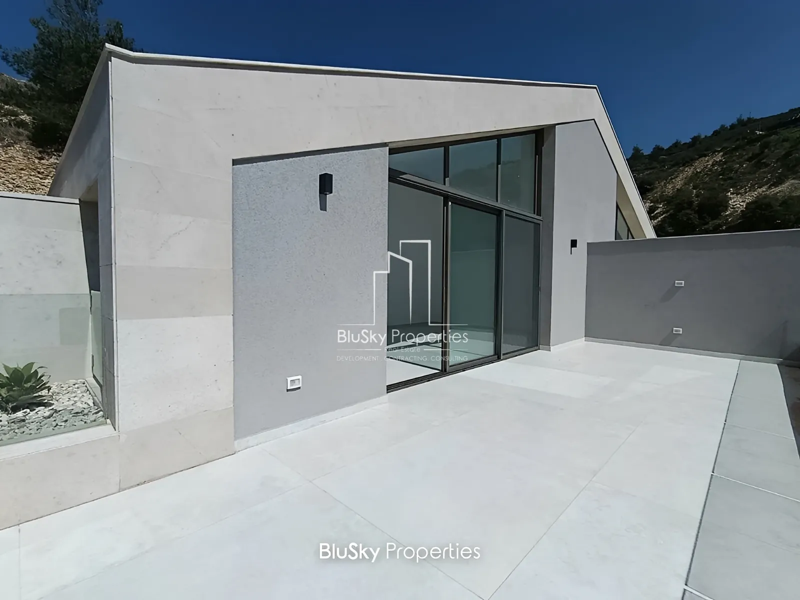 Apartment for Sale in Blat - 3 bed, 3 bath