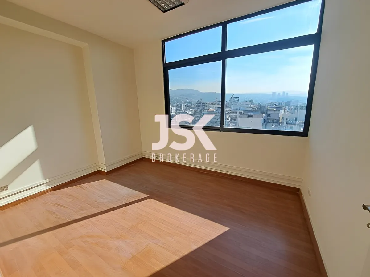 Office for rent in Daoura