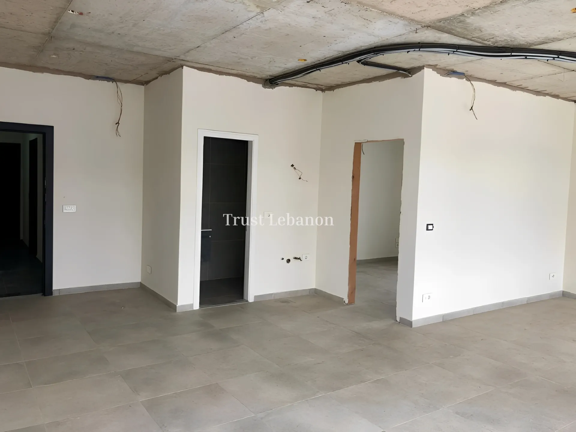 Office for rent in Dbayeh, Lebanon