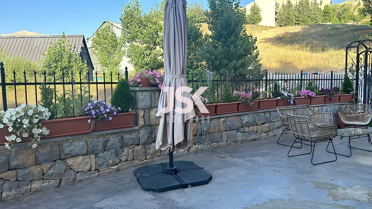 Chalet for sale in Zaarour