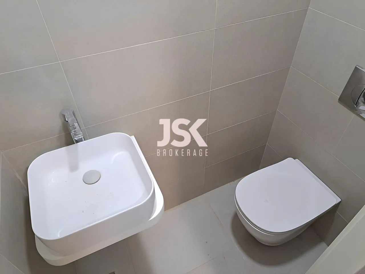 Office for Rent in Dekwaneh