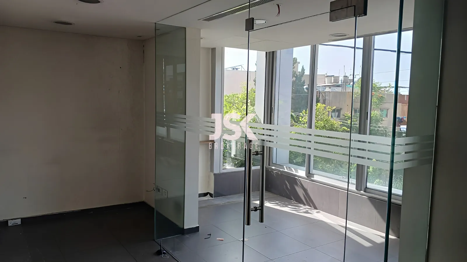 Showroom for Sale in Elissar