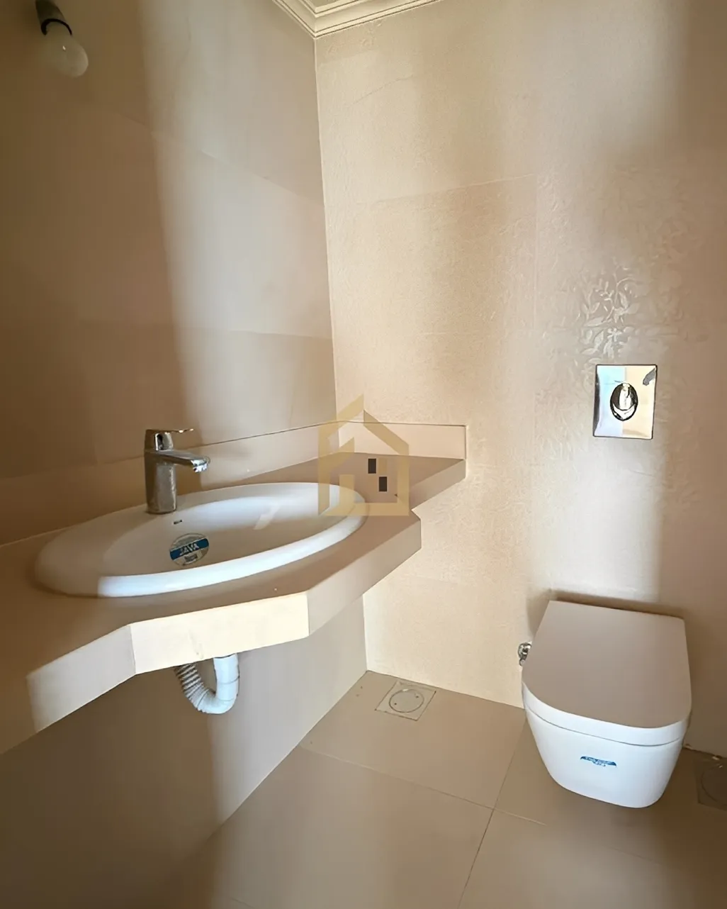 Apartment for rent in Serail, Bayrut, Lebanon - 3 bed, 5 bath