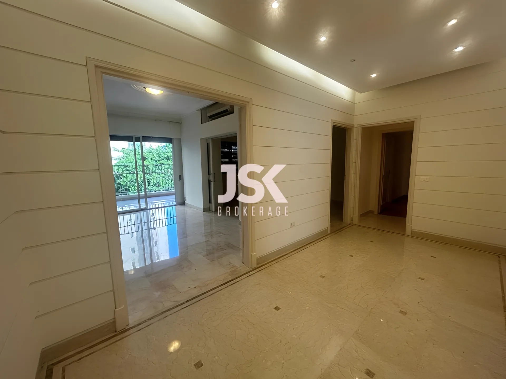 Apartment for Rent in Ras Beirut - 4 bed