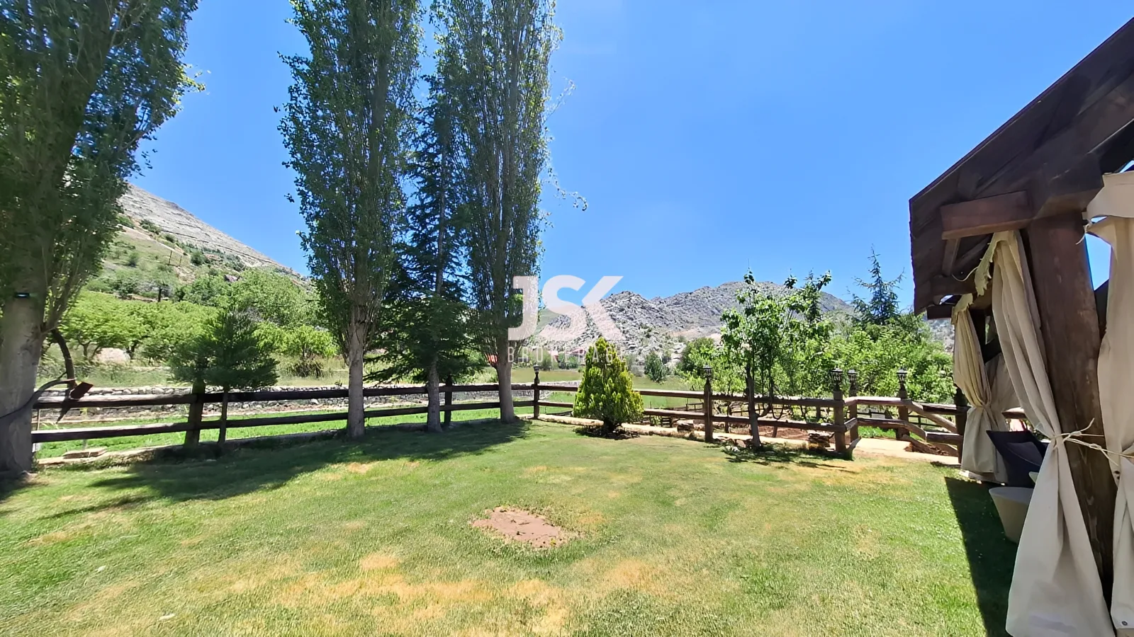 Land for Sale in Laqlouq