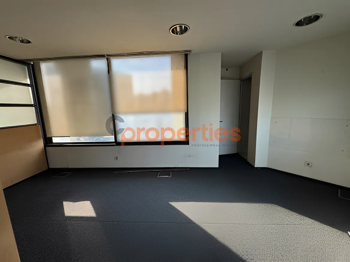 Office for Rent in Forn El Chebbak