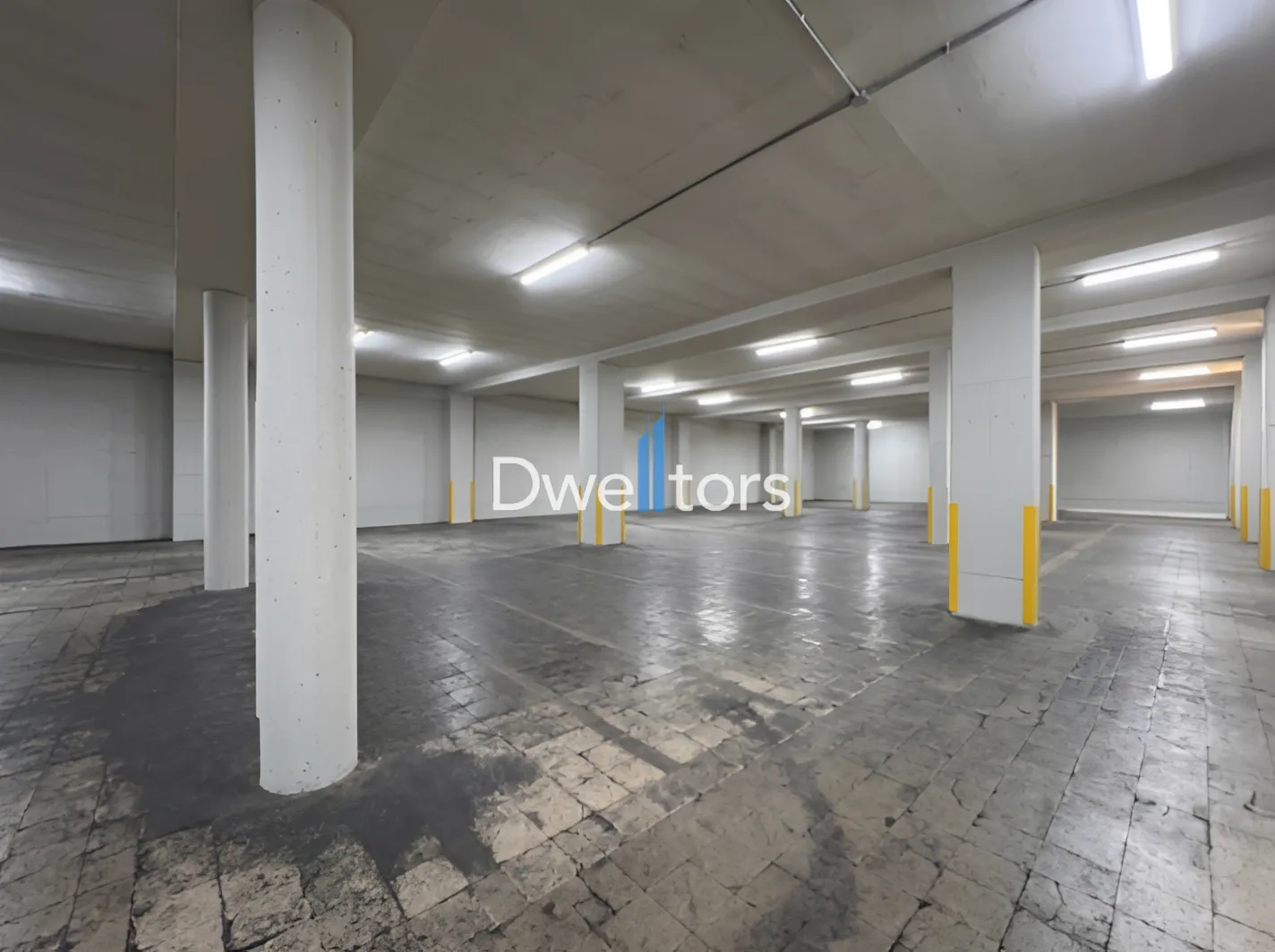 Warehouse for sale in Dekwaneh