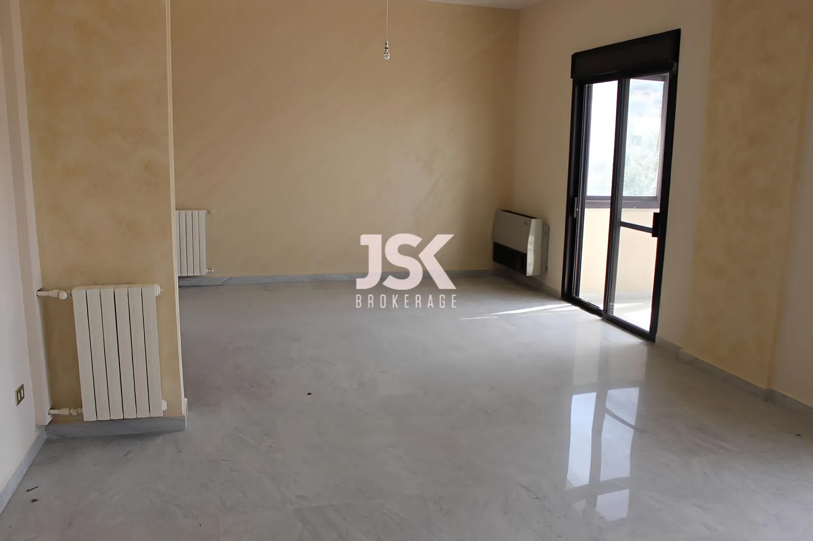 Apartment for Sale in Bouar - 3 bed, 1 bath