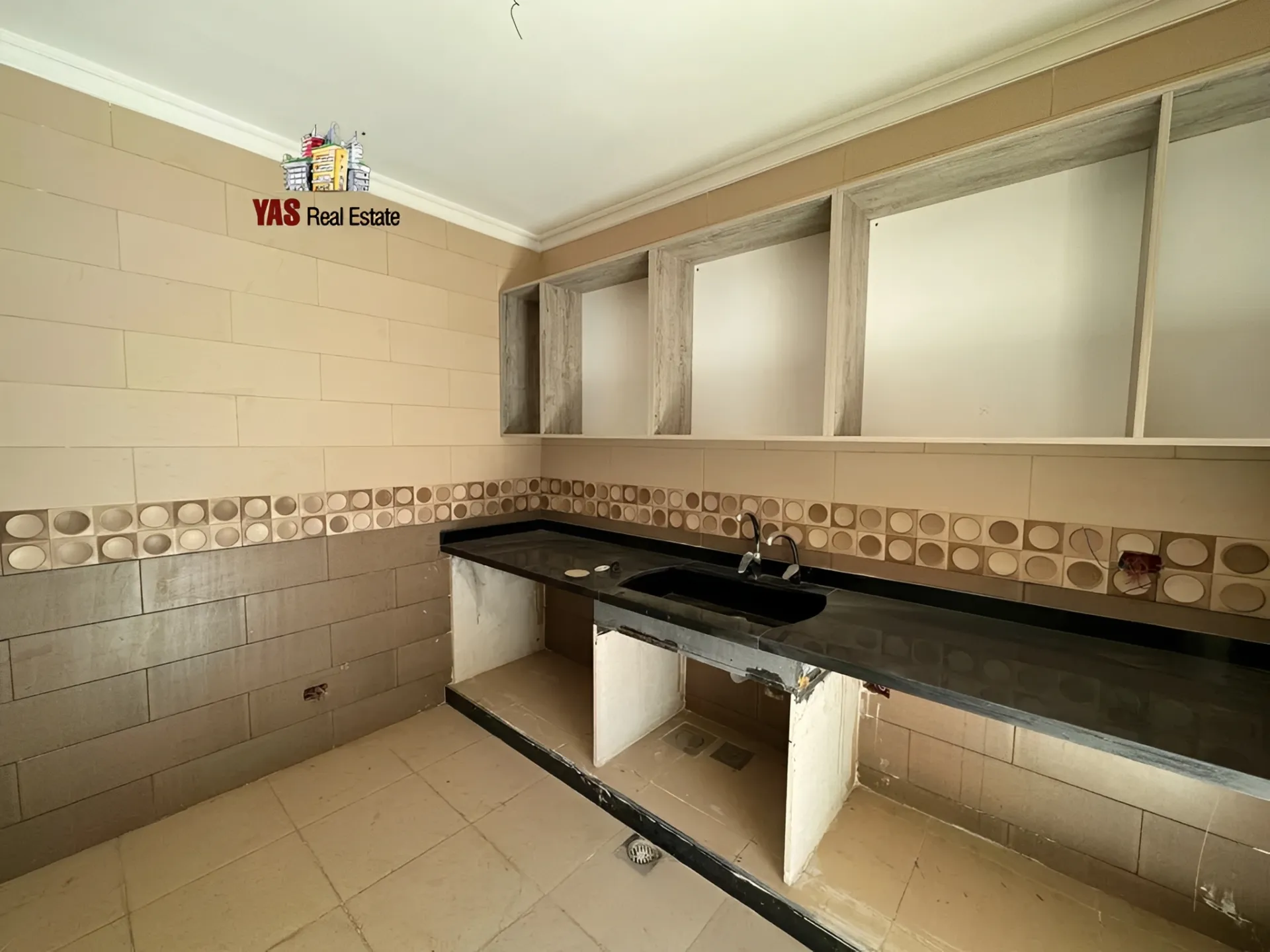 Apartment for Sale in Ballouneh - 3 bed, 2 bath
