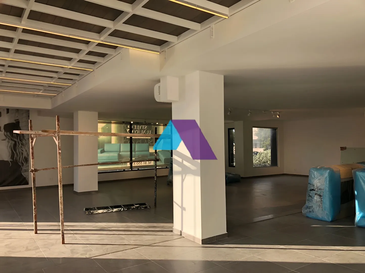 Showroom for rent in Jbeil