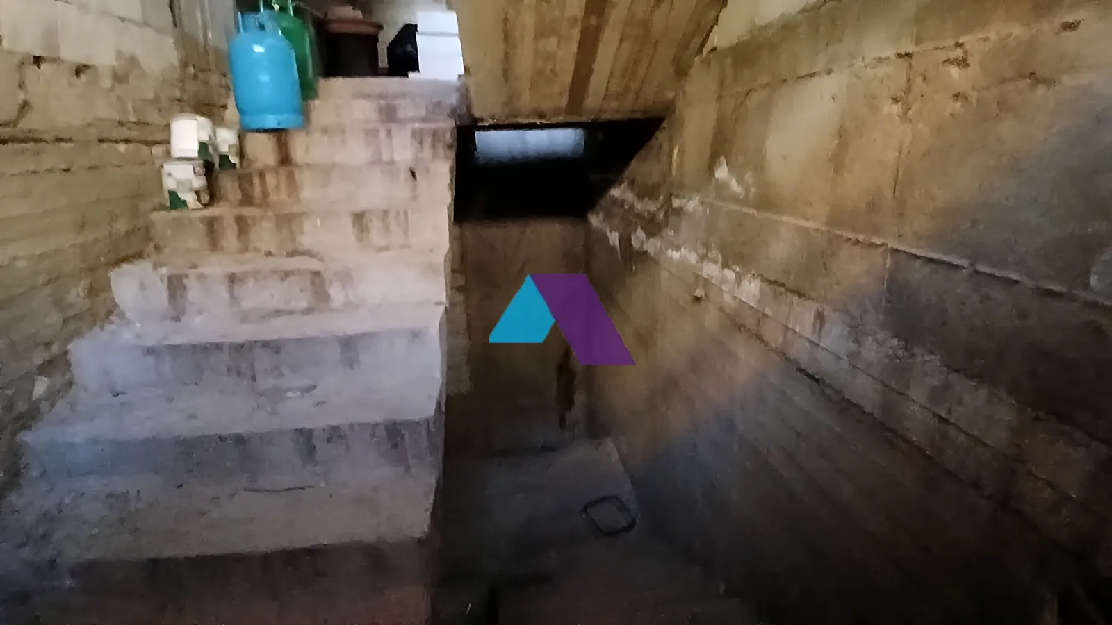 Warehouse for Sale in Ballouneh