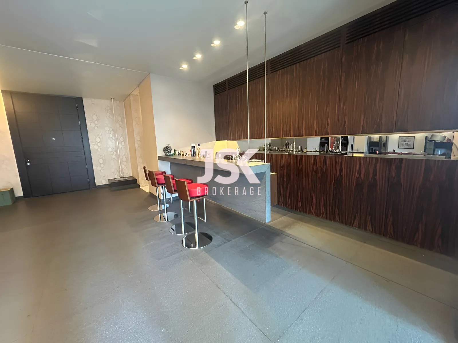 Apartment for Sale in Ain Al Tineh - 3 bed, 4 bath