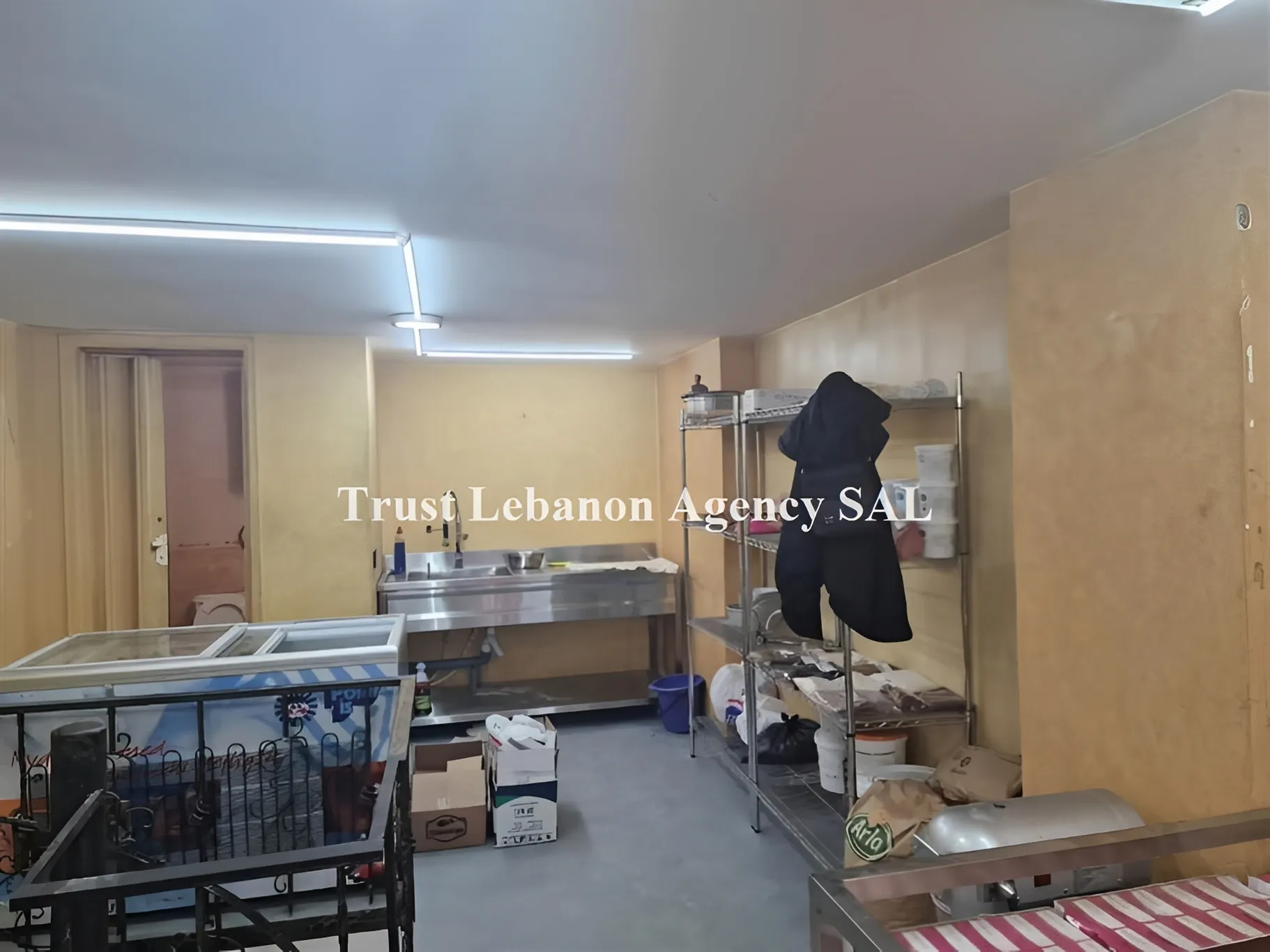 Shop for rent in Metn, Sid El Bauchrieh