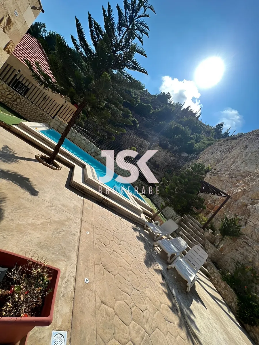 Villa for Sale in Fatqa, Lebanon - 6 bed, 9 bath