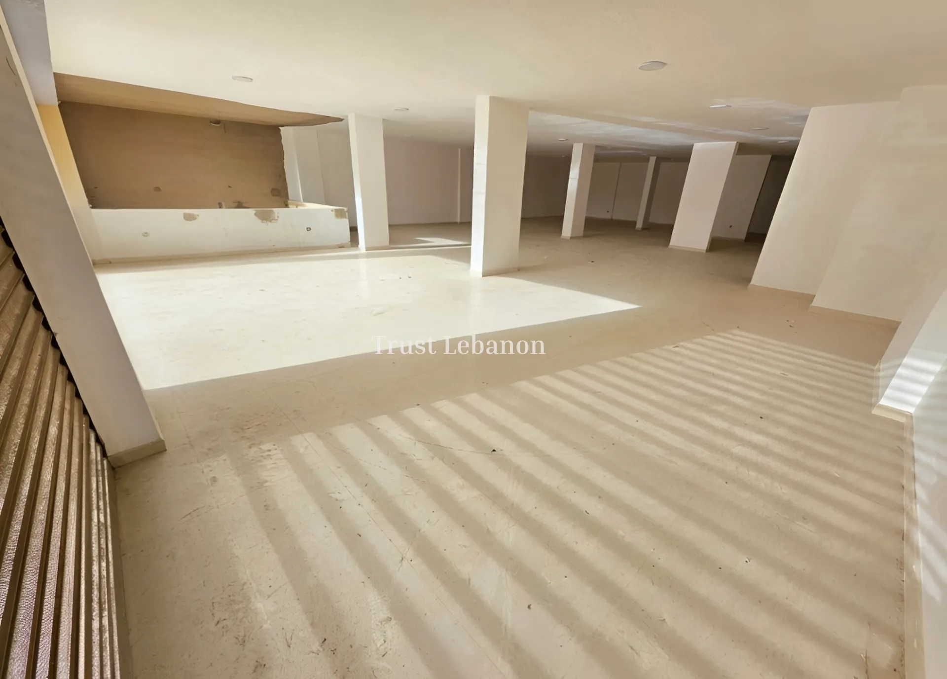 Showroom for rent in Mansourieh, Lebanon