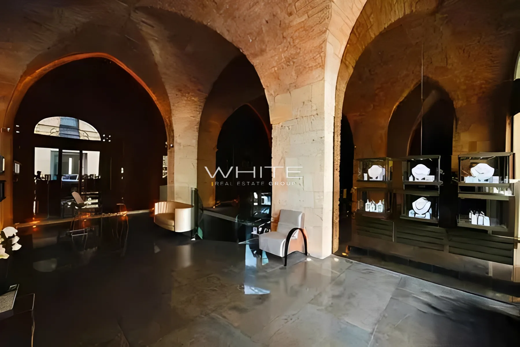 Shop For Rent in Downtown