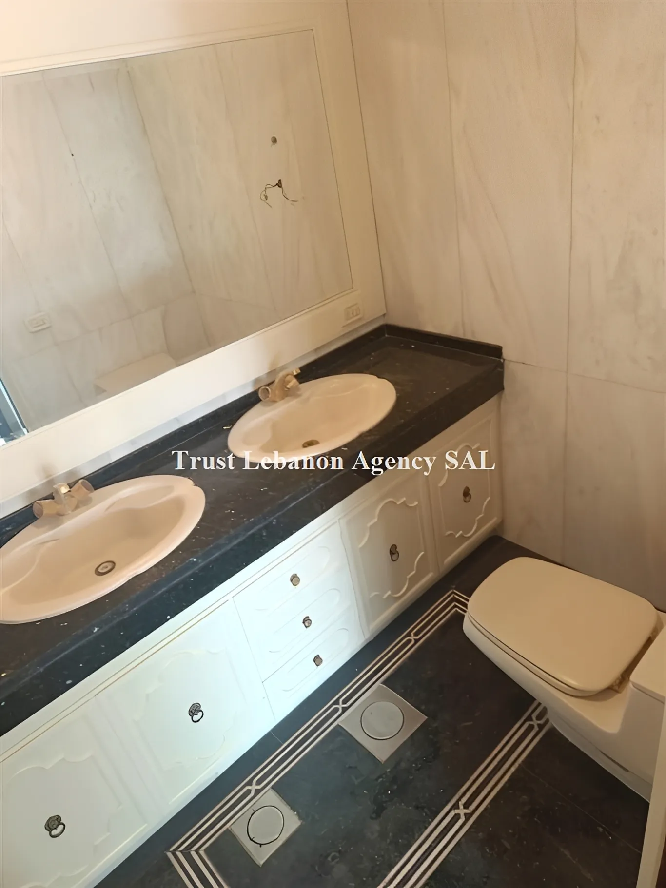 Apartment for Sale in Koraytem Beirut Lebanon - 2 bed, 3 bath