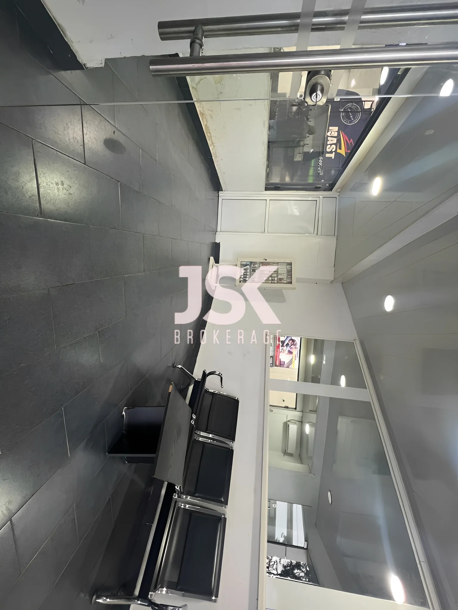 Commercial property for Rent in Forn El Chebbak, Lebanon