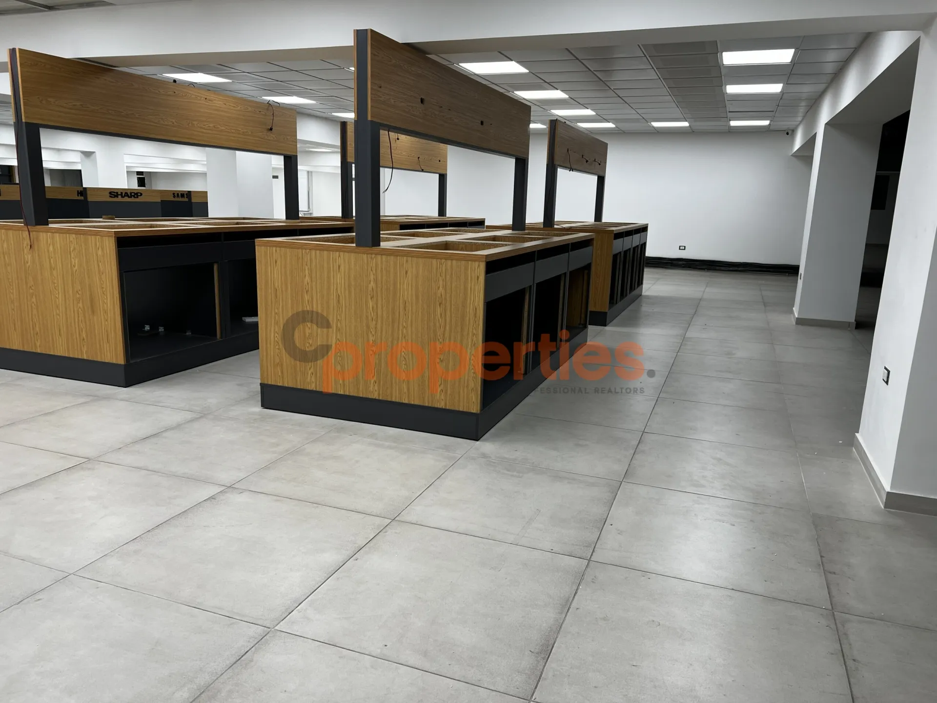 Showroom for Rent in Daoura