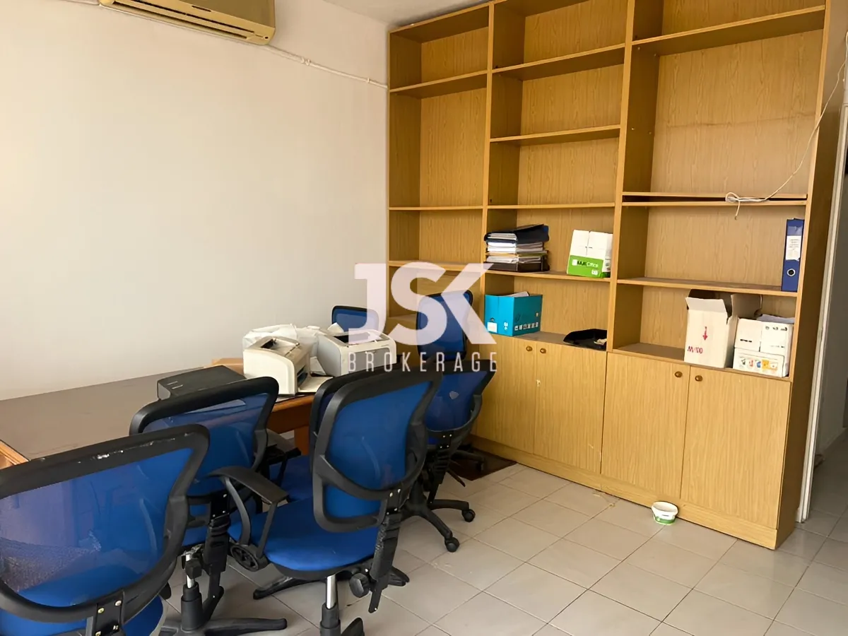 Office for rent in Ain el remmeneh