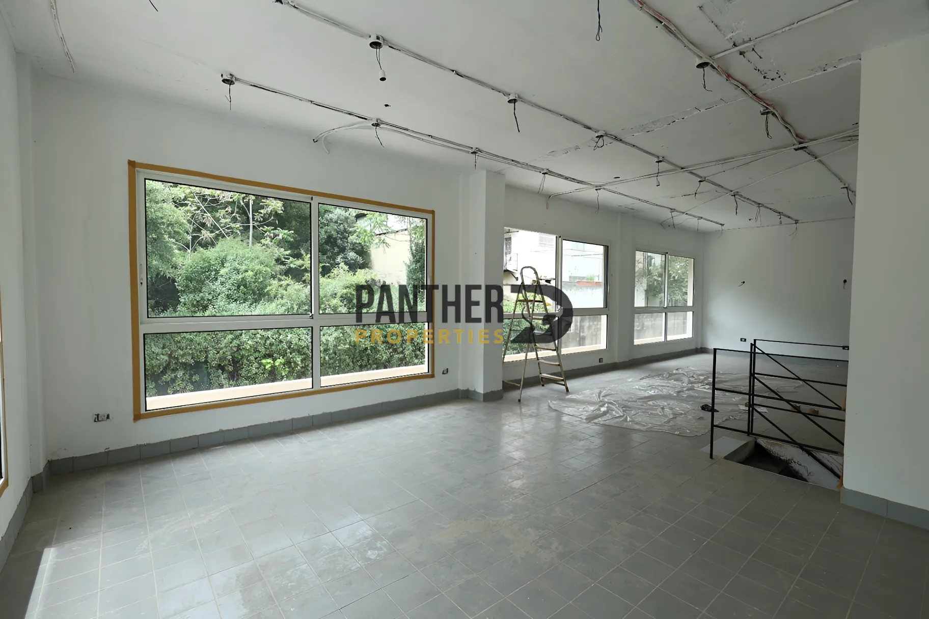 Shop for rent in Mazraat Yachoua, Lebanon