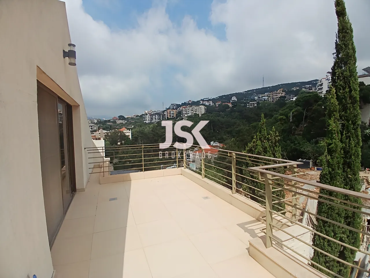 Apartment for Rent in Qornet El Hamra - 2 bath