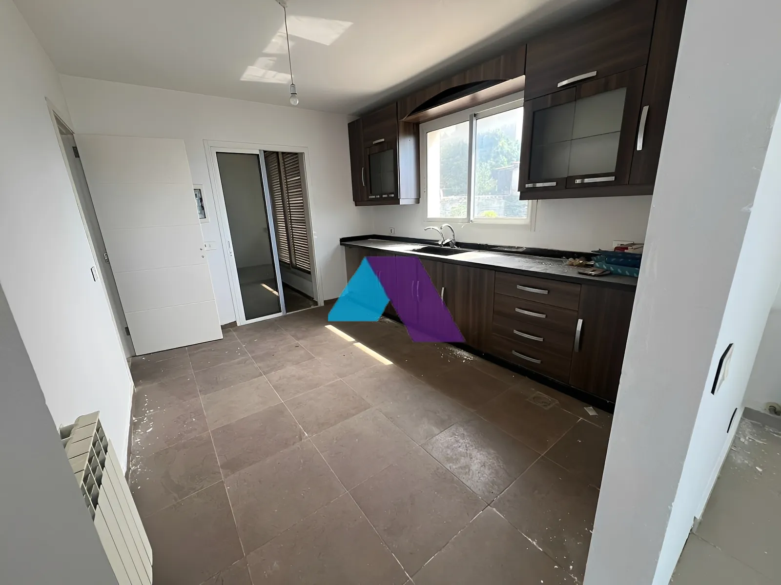 Apartment for Sale in Adma w Dafnah - 3 bed, 3 bath
