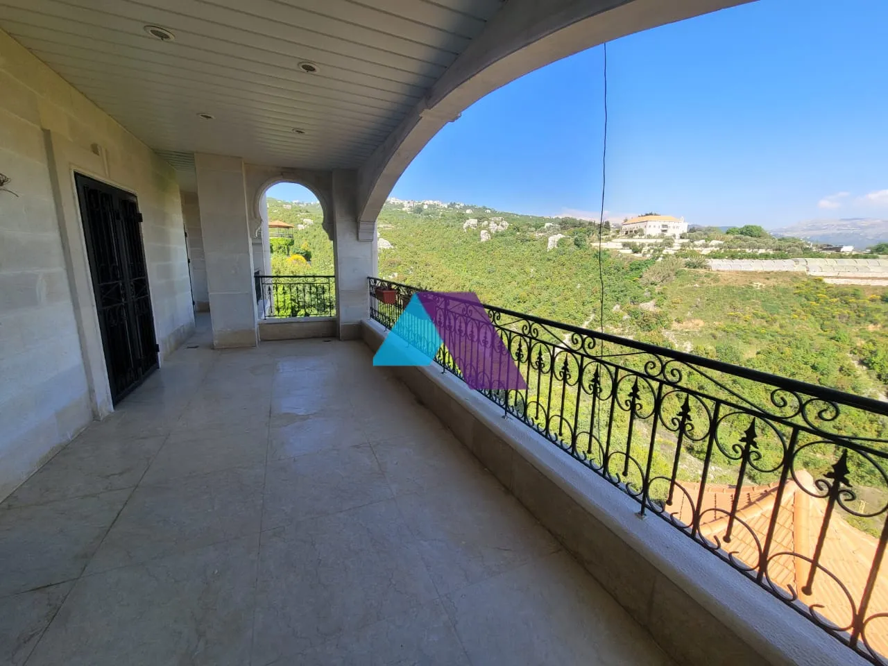 Villa for Sale in Ajaltoun