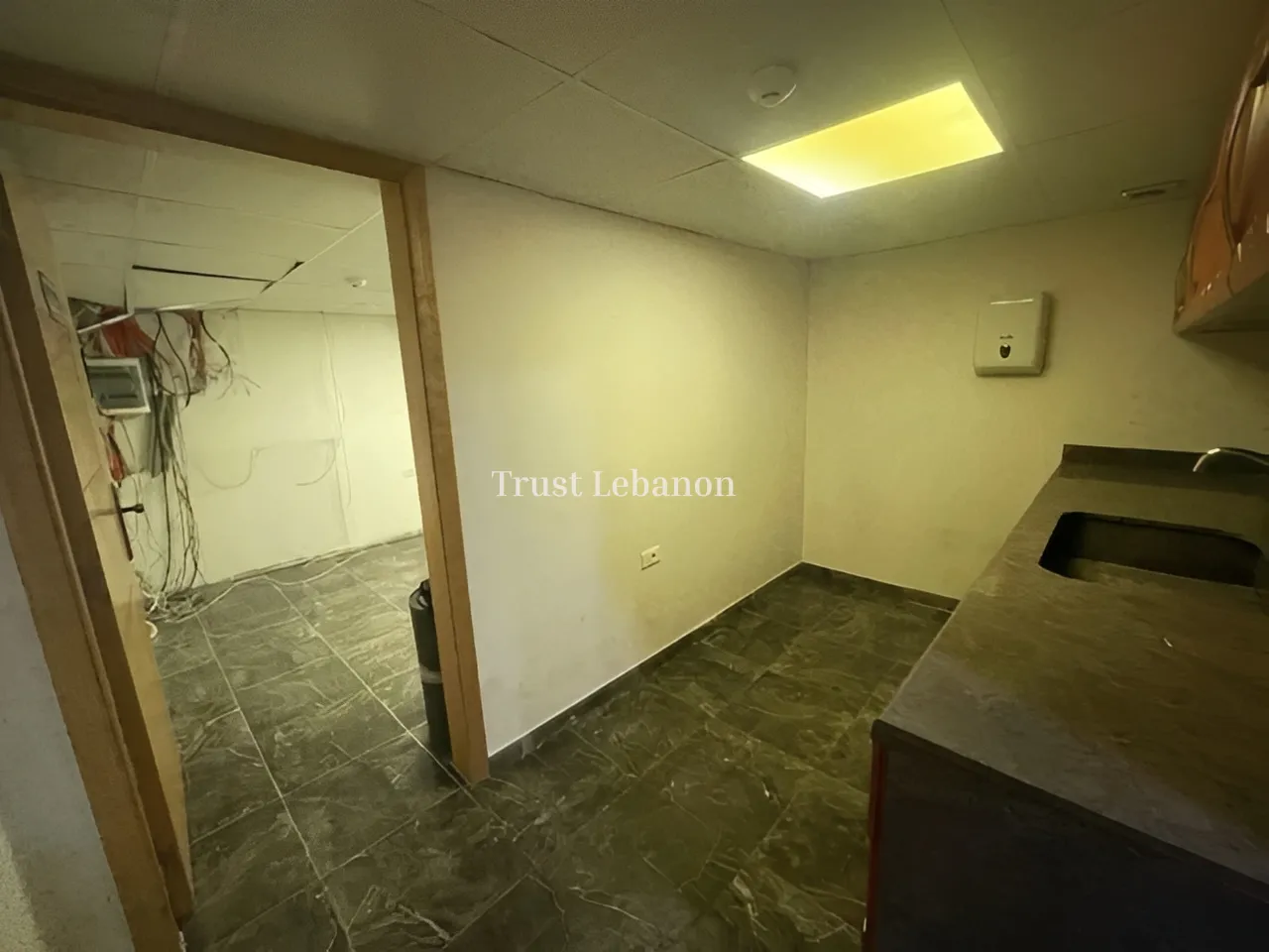Office for rent in Furn El Chebak, Bayrut, Lebanon