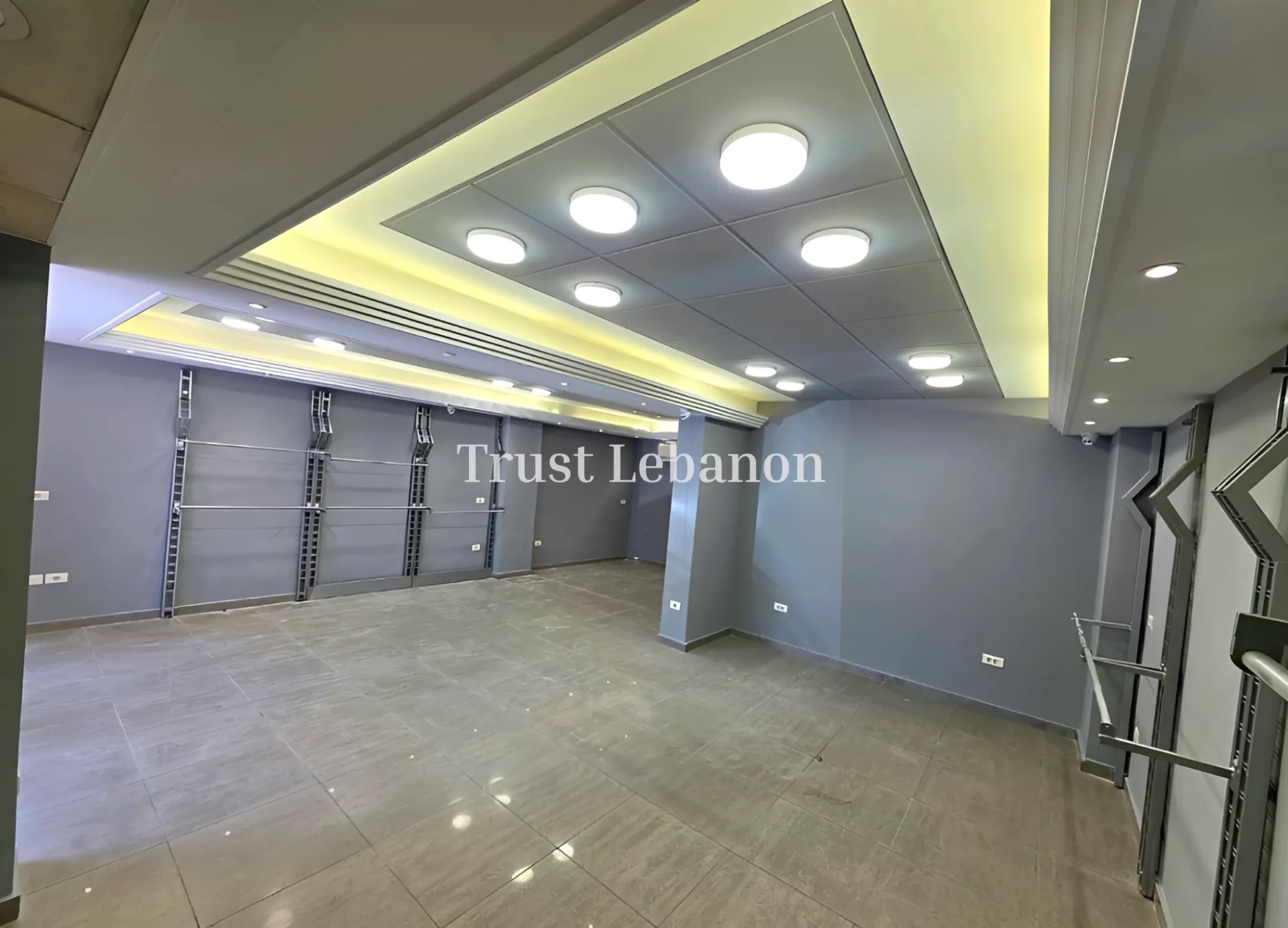 Shop for rent in Jdeideh, Lebanon