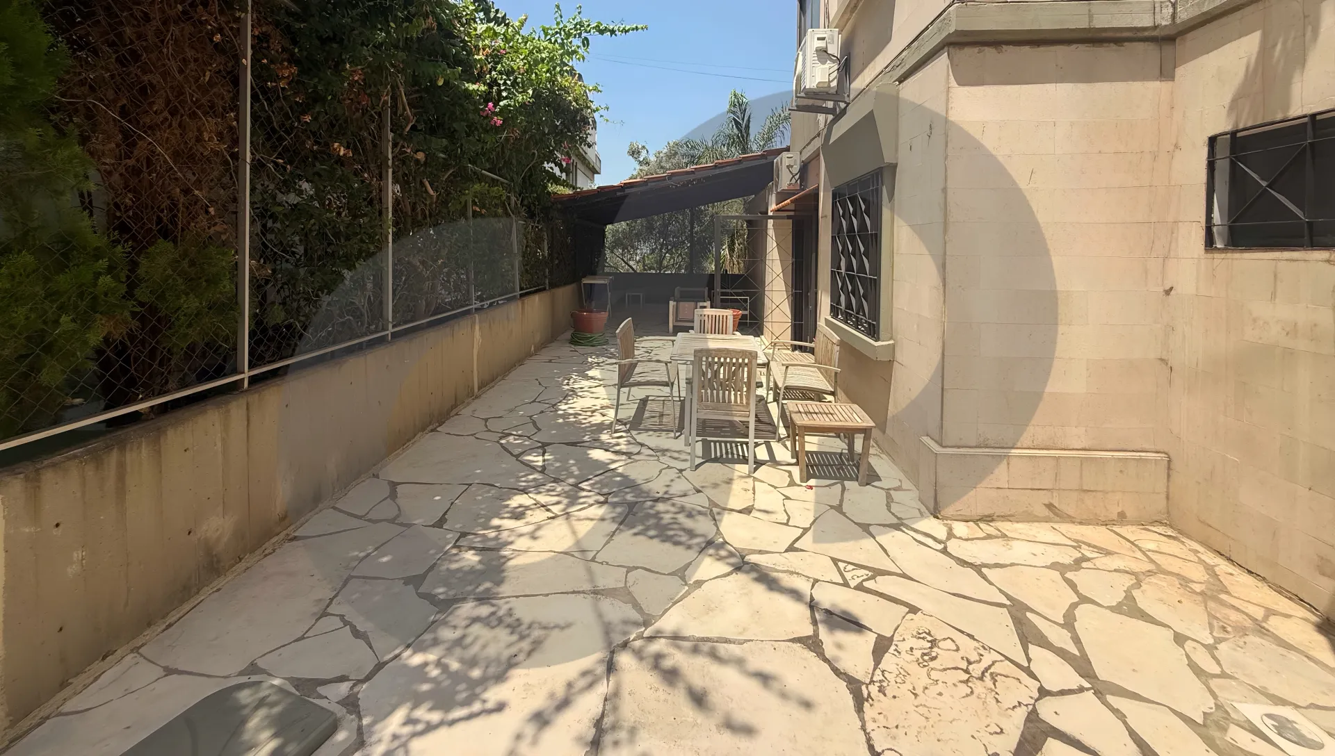 Building for Sale in Fanar