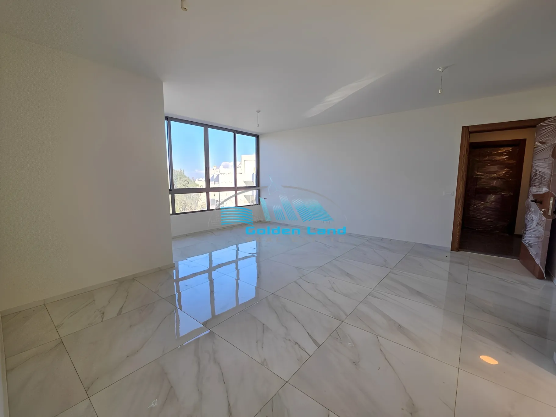 Apartment for Sale in Mazraat Yachoua, Lebanon - 3 bed, 2 bath