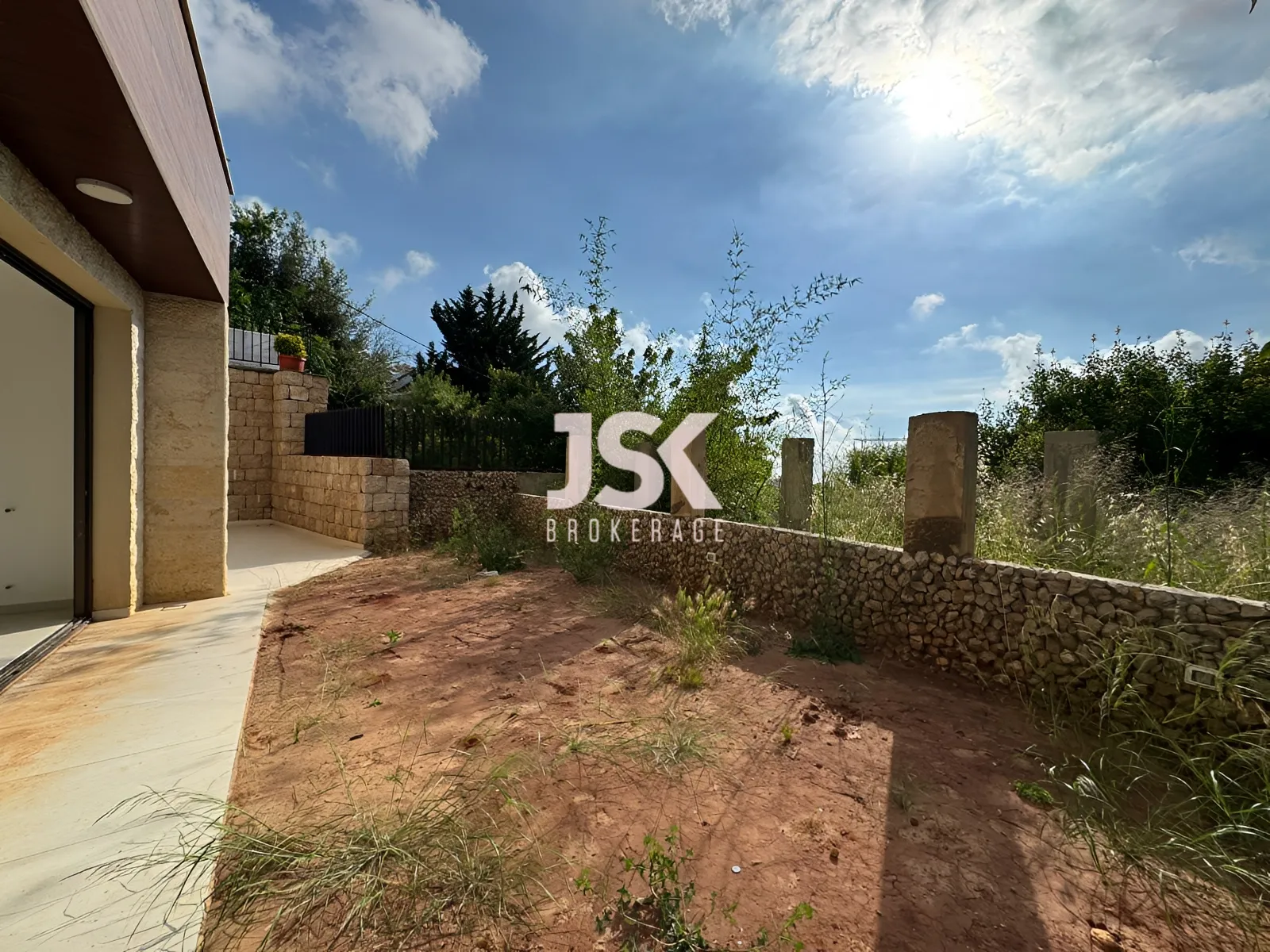 Apartment for Sale in Jouret Al Ballout - 1 bed, 2 bath