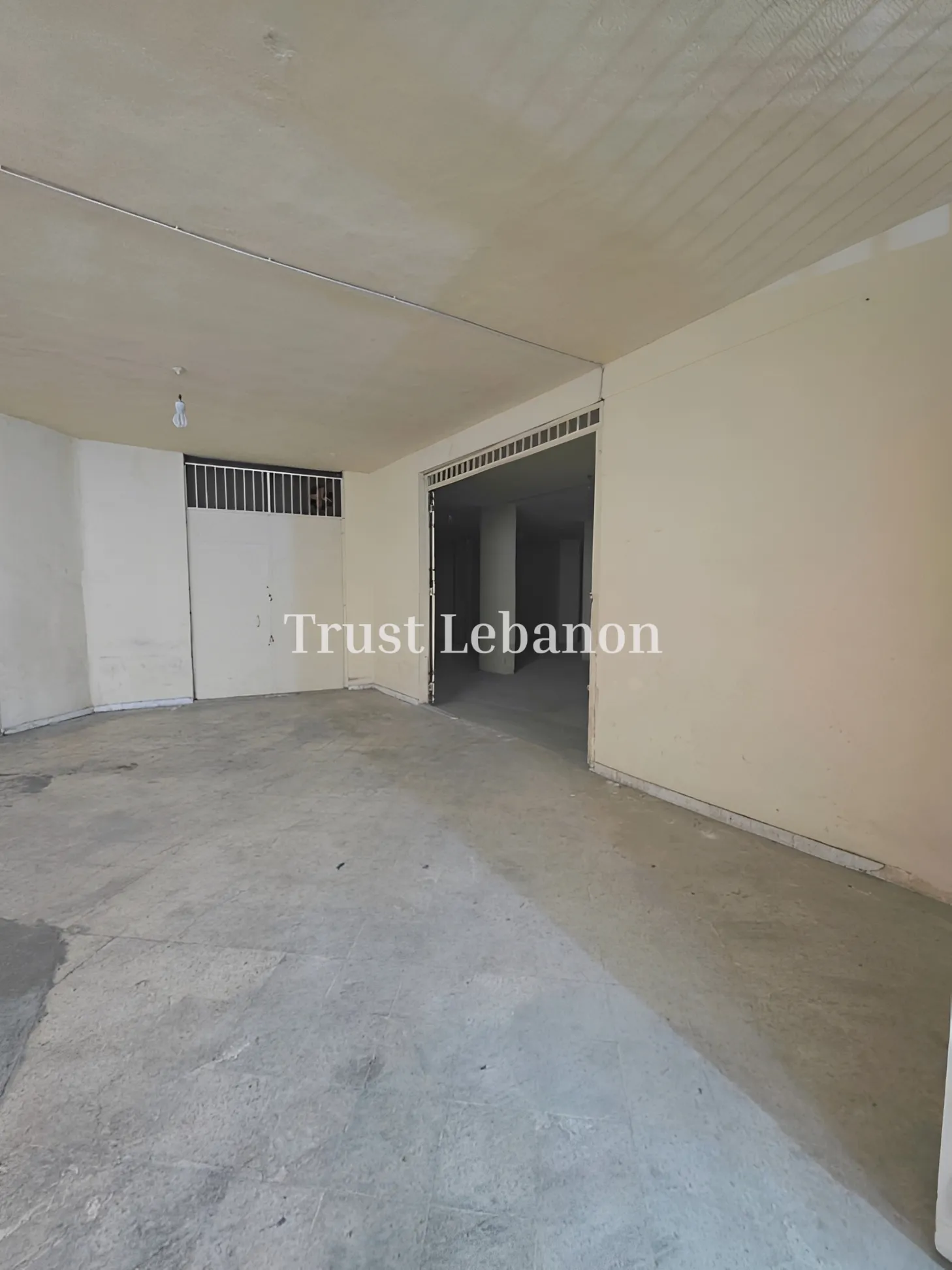 Warehouse for rent in Hazmieh