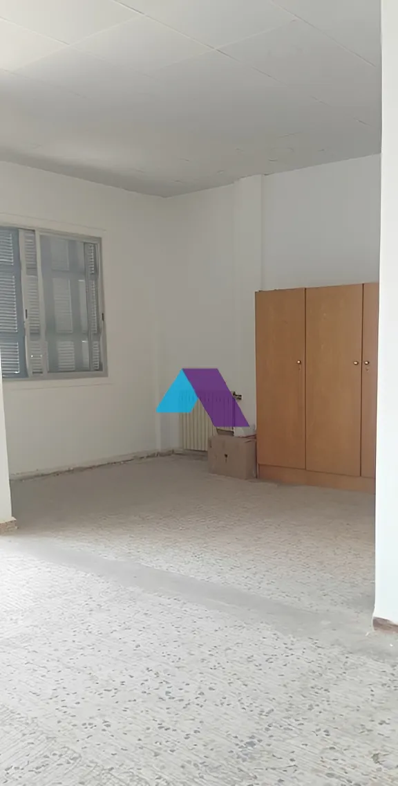 Building for Sale in Remeil
