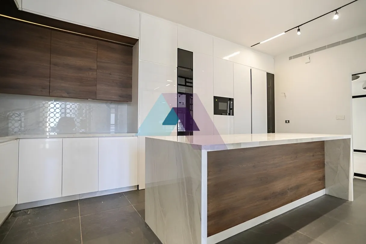 Apartment for sale in Kraytem, Beirut, Lebanon - 3 bed, 4 bath
