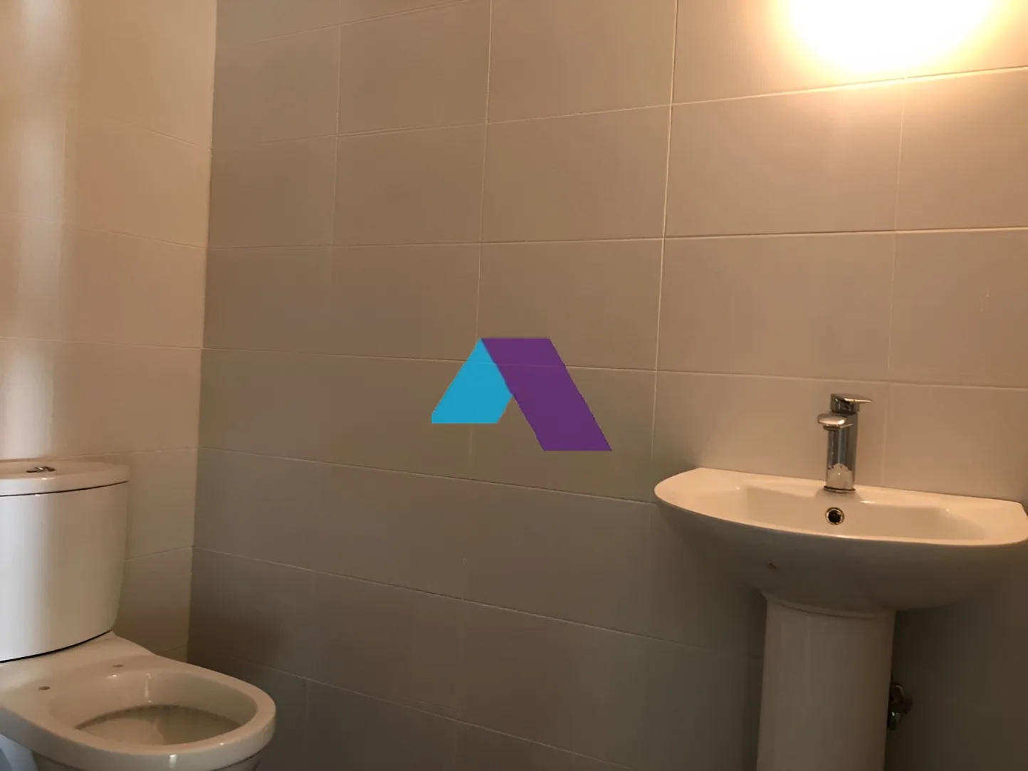 Showroom for rent in Jbeil