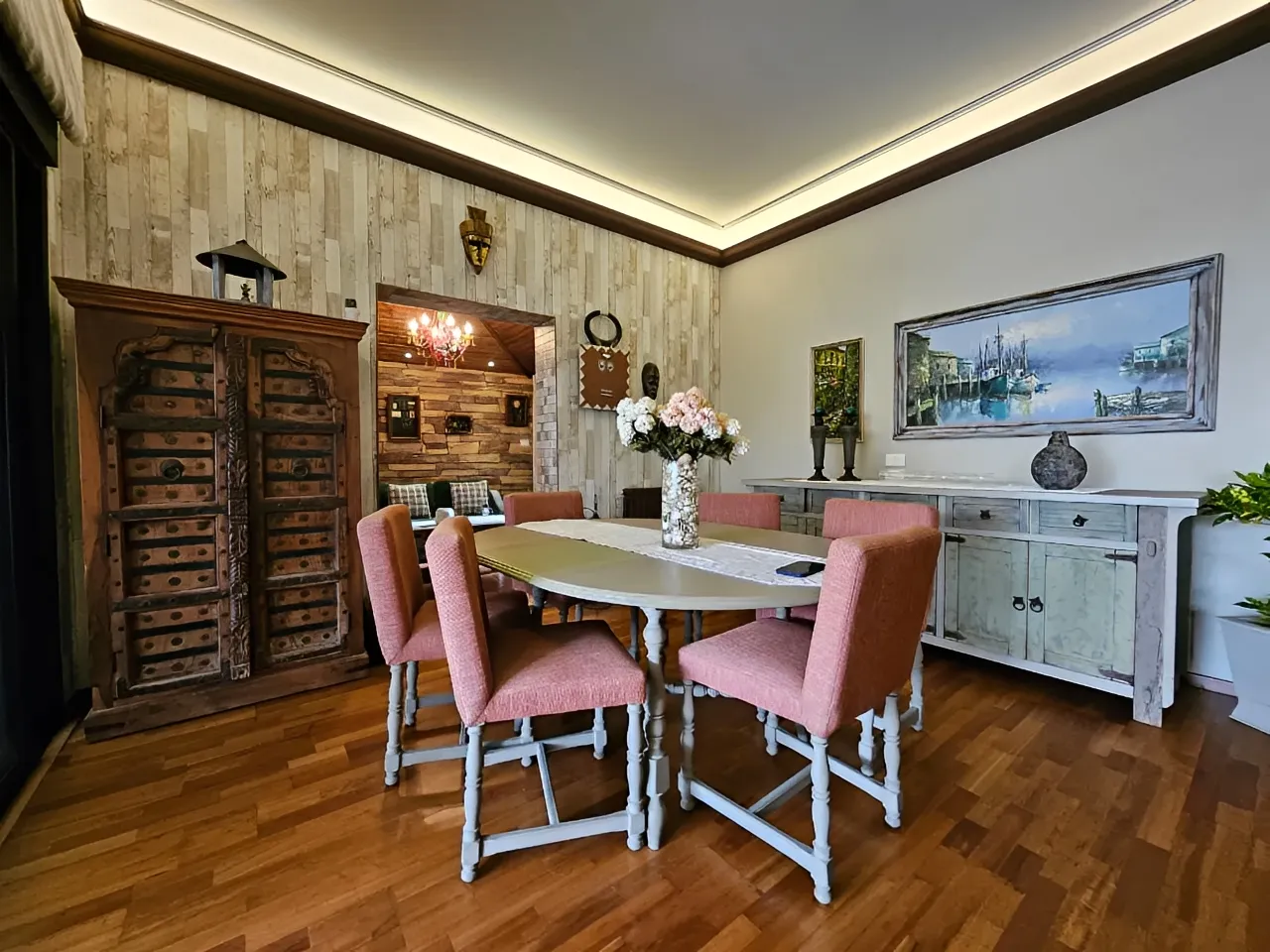 Apartment for Sale in Ballouneh - 4 bed, 4 bath
